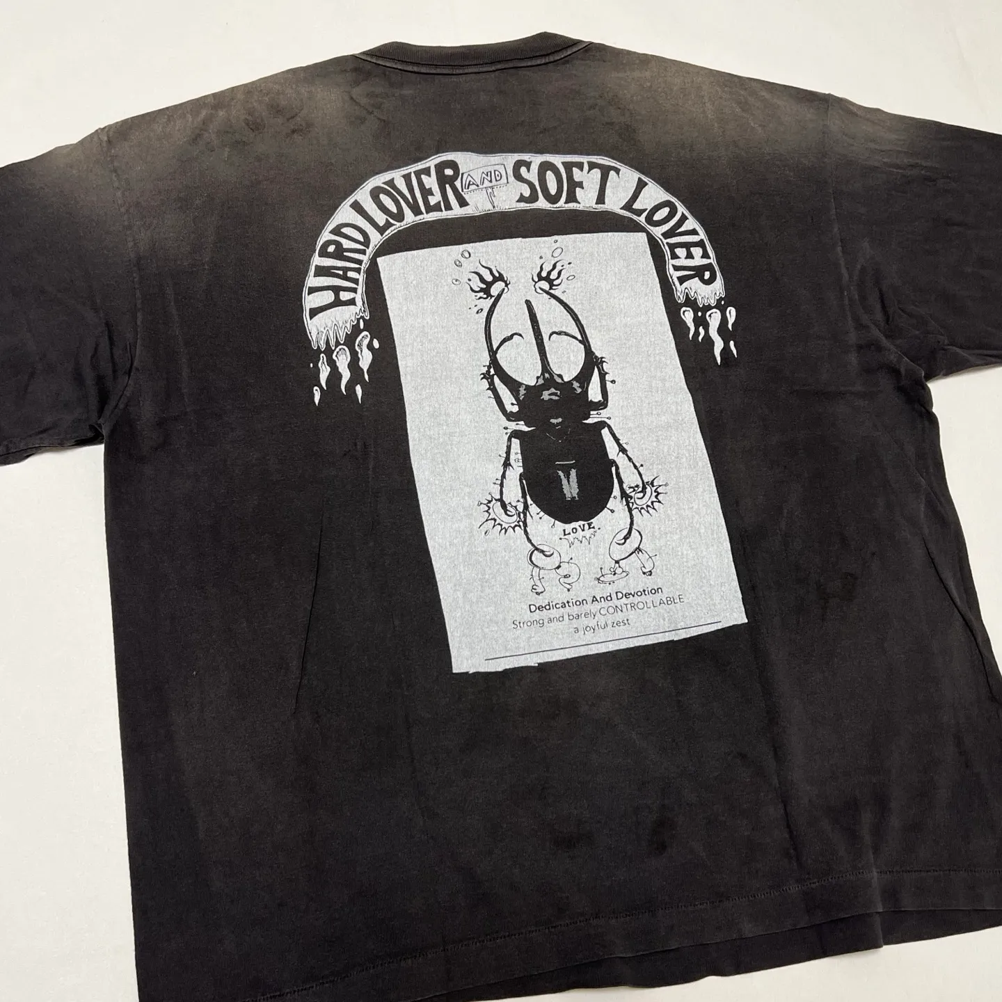 SAINT Mxxxxxx SS TEE/THE ETERNAL/BLK Latest Skeleton Beetle Distressed Sulfur Dyeing Retro Short Sleeves Washed Black S-XL Garment Dyeing Rewashed for Distressed Horse Replacement Faded Top Printing Technology Simulates Natural Distressed Style Really Correct Version Original Consistent Main Mark/Washed Mark/Angel Anti-Counterfeiting Mark